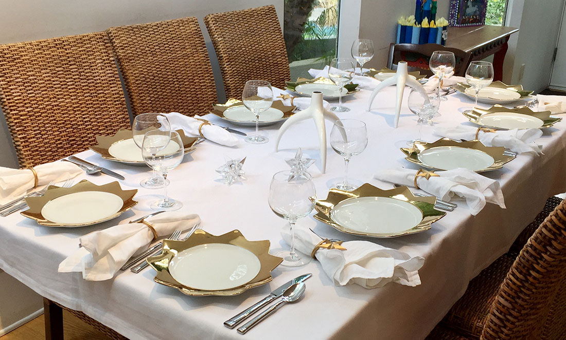 setting the dinner party table