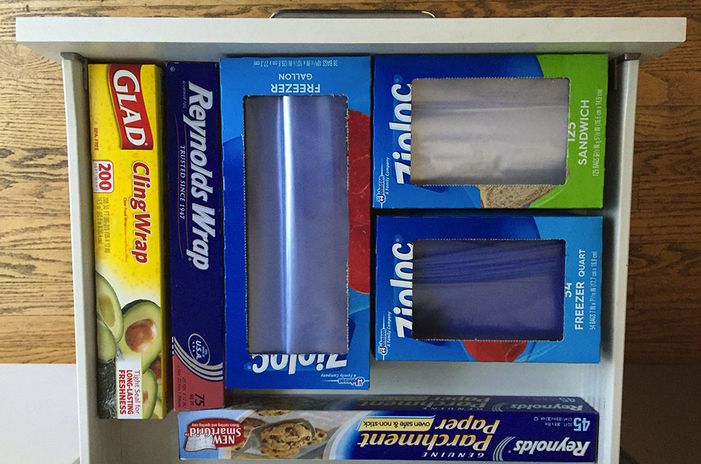 My favorite secrets for organizing the ziplock bags and plastic wrap drawer