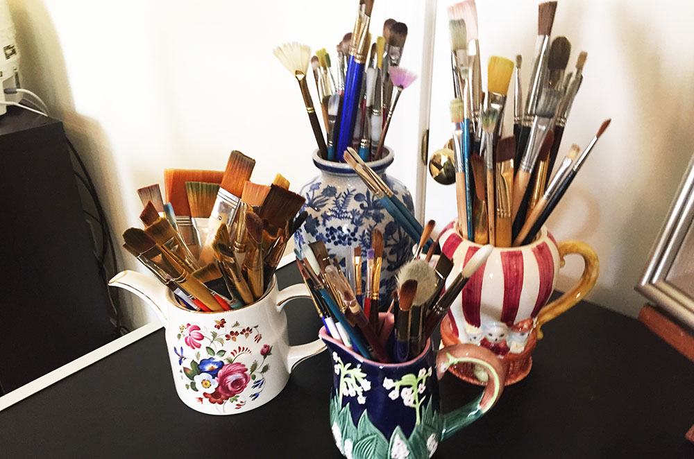 How to organize paintbrushes