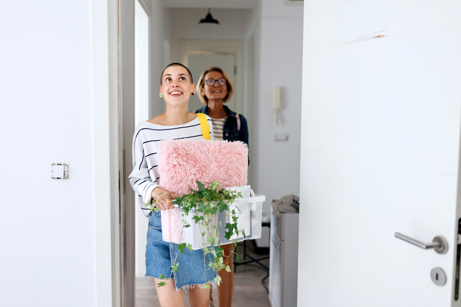 girl moving into college dorm with mom